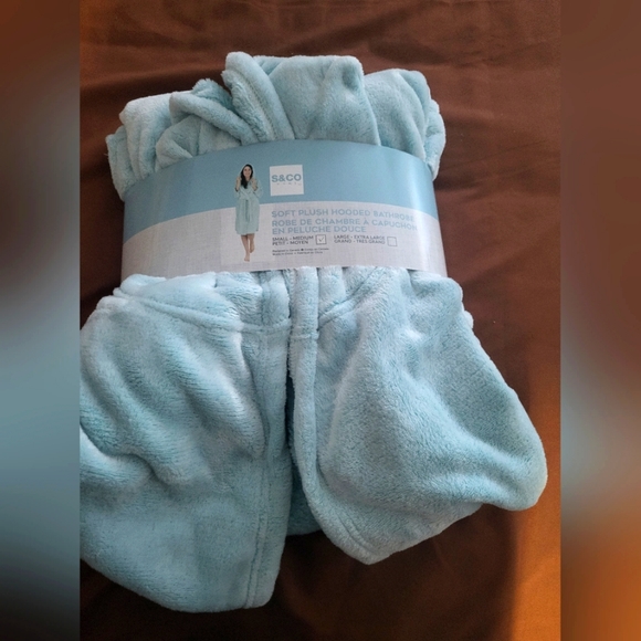 💙💙💙Womens Soft robe never used. - Picture 2 of 2